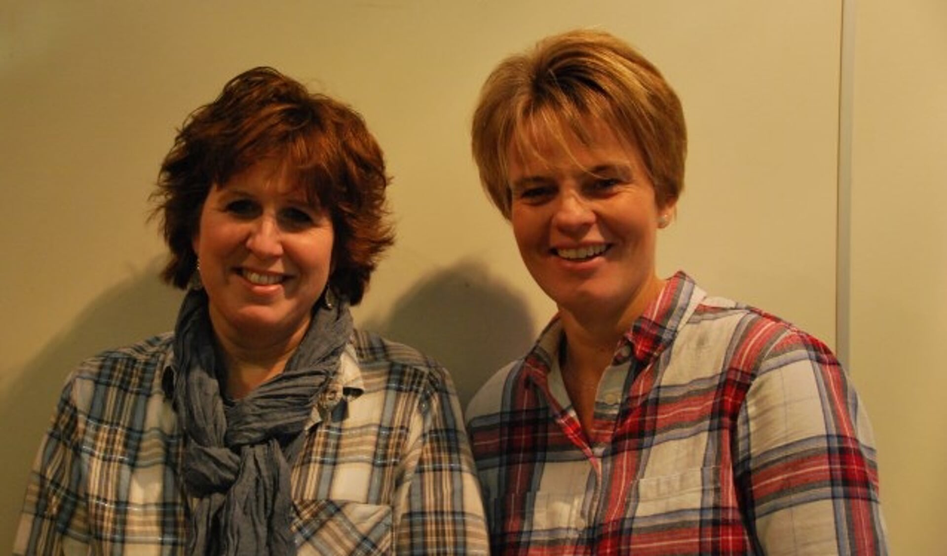 Rianne Verduin (links), projectmedewerker en Ida Nijenhuis, vrijwilliger.