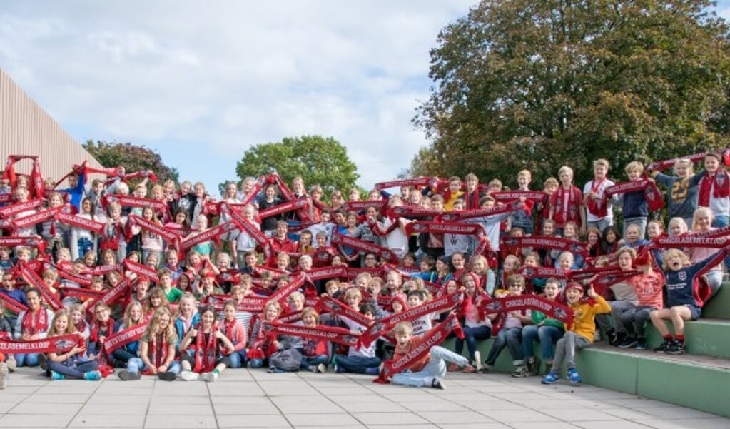 Alle kinderen uit groep 7/8 die meededen aan de loopclinics gegeven door het  kernteam van de Chocolademelkloop. FOTO: Christiaan Erasmus