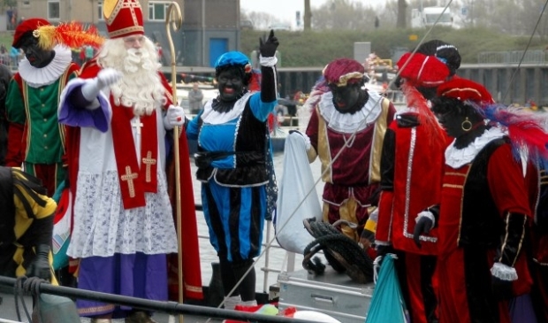 De Sint werd op allerhartelijkste manier ontvangen in Wageningen. (foto Jan Boer)