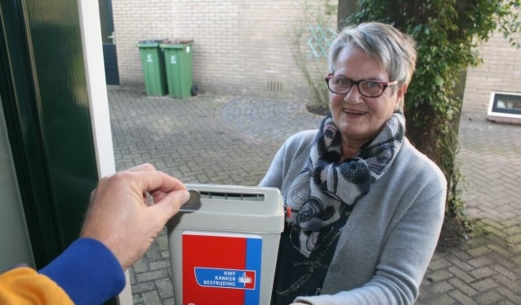Janny Hooijer uit Renkum stopt na 34 jaar met vrijwilligerswerk voor KWF Kankerbestrijding. Foto: Kees Jansen