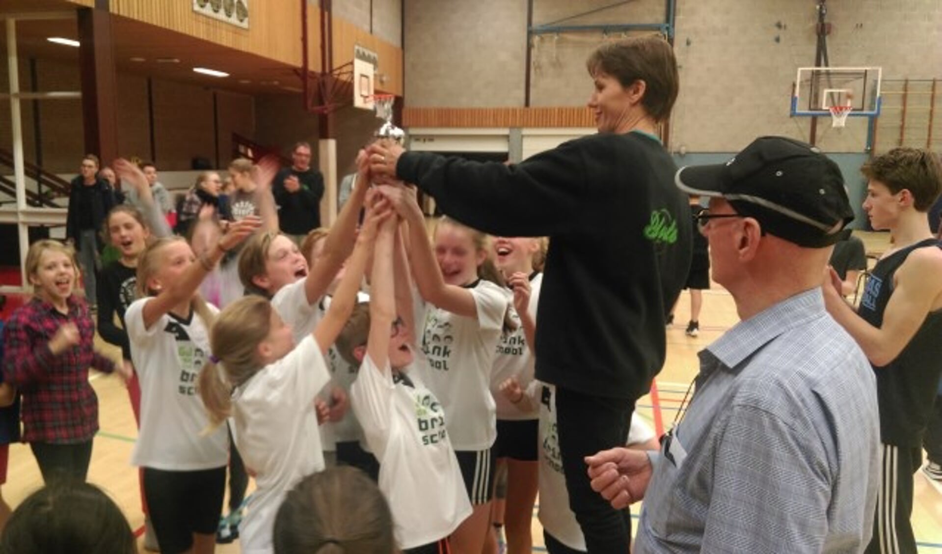 Team 1 van de Brinkschool werd de winnaar van het schoolbasketbaltoernooi.