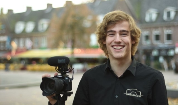 Jeroen Hendriks heeft samen met Jort Jongsma een eigen bedrijf: De Mobiele Filmcrew.