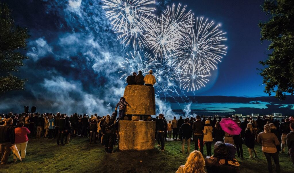 Vuurwerk op de Westerdijk illustreert de uitnodiging van gemeente Hoorn voor de nieuwjaarsborrel