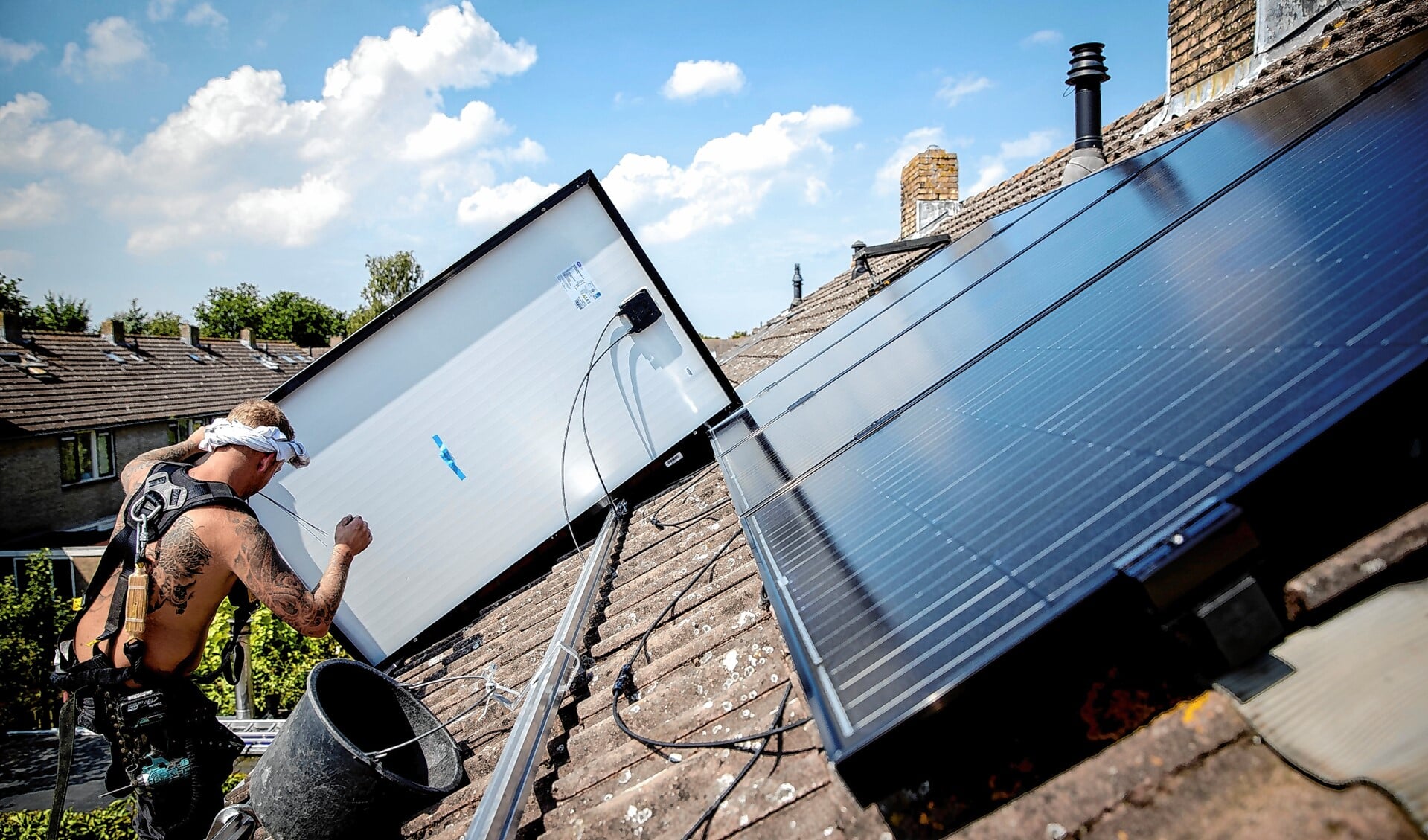 Met een duurzaamheidslening kunnen inwoners maatregelen treffen, zoals zonnepanelen aanleggen op het dak.