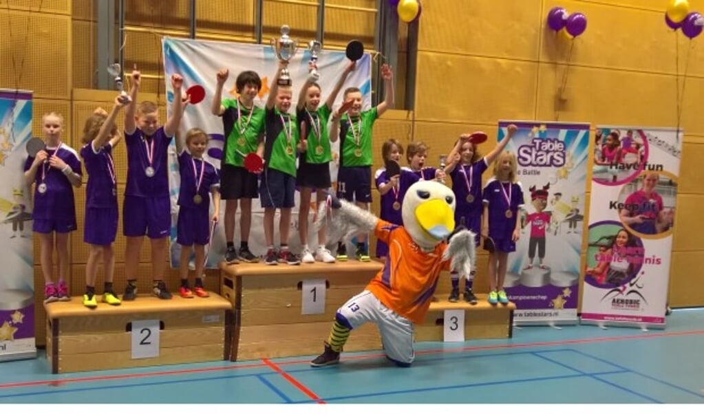 Het paars van de Franciscusschool op plaats 2 en 3 bij het NK Tafeltennis voor Scholenteams.