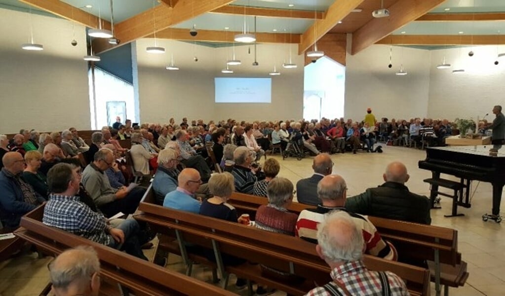 De zaal zat vol tijdens de eerste Wijs met je Wijk in West.