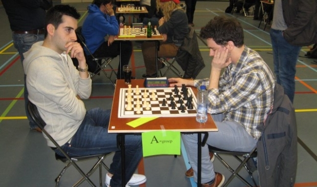 Roeland Pruijssers (r) vergiste zich tegen Benjamin Bok, waardoor de titel gedeeld werd.