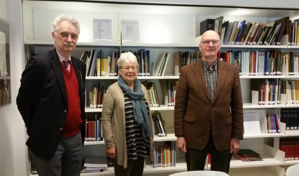 Van links naar rechts: penningmeester Jan Hein Heimel, voorzitter Flora de Vrijer en secretaris Arie Moolenaar. Ze zijn de 70 gepasseerd en zoeken opvolgers. Jonge bestuurders, van 50 of 60 jaar...
