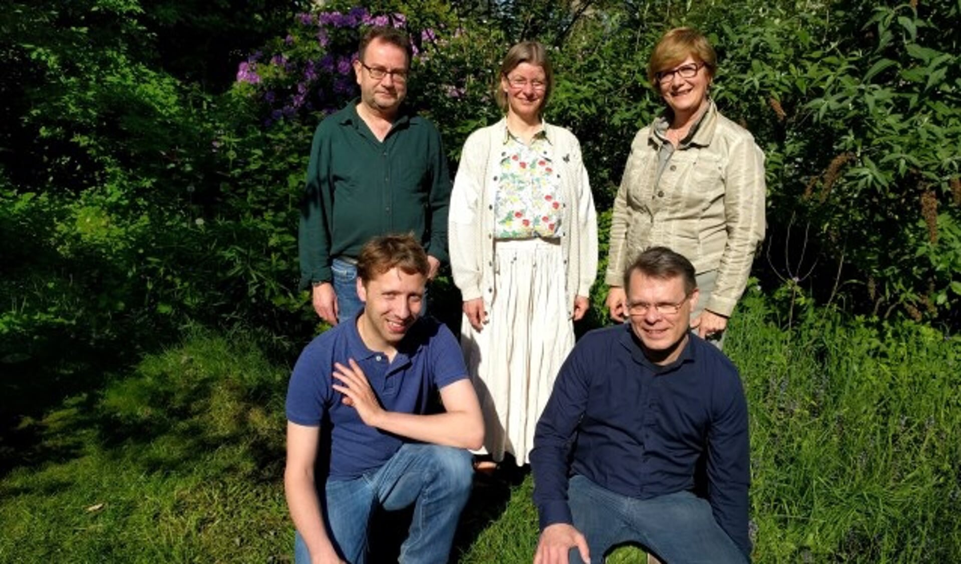 Hans Vader, Marjolein Dannenburg, Ali Hendriksen (achter), Rik Helmes, Leonard Krijgsman (voor) vertegenwoordigen CCW