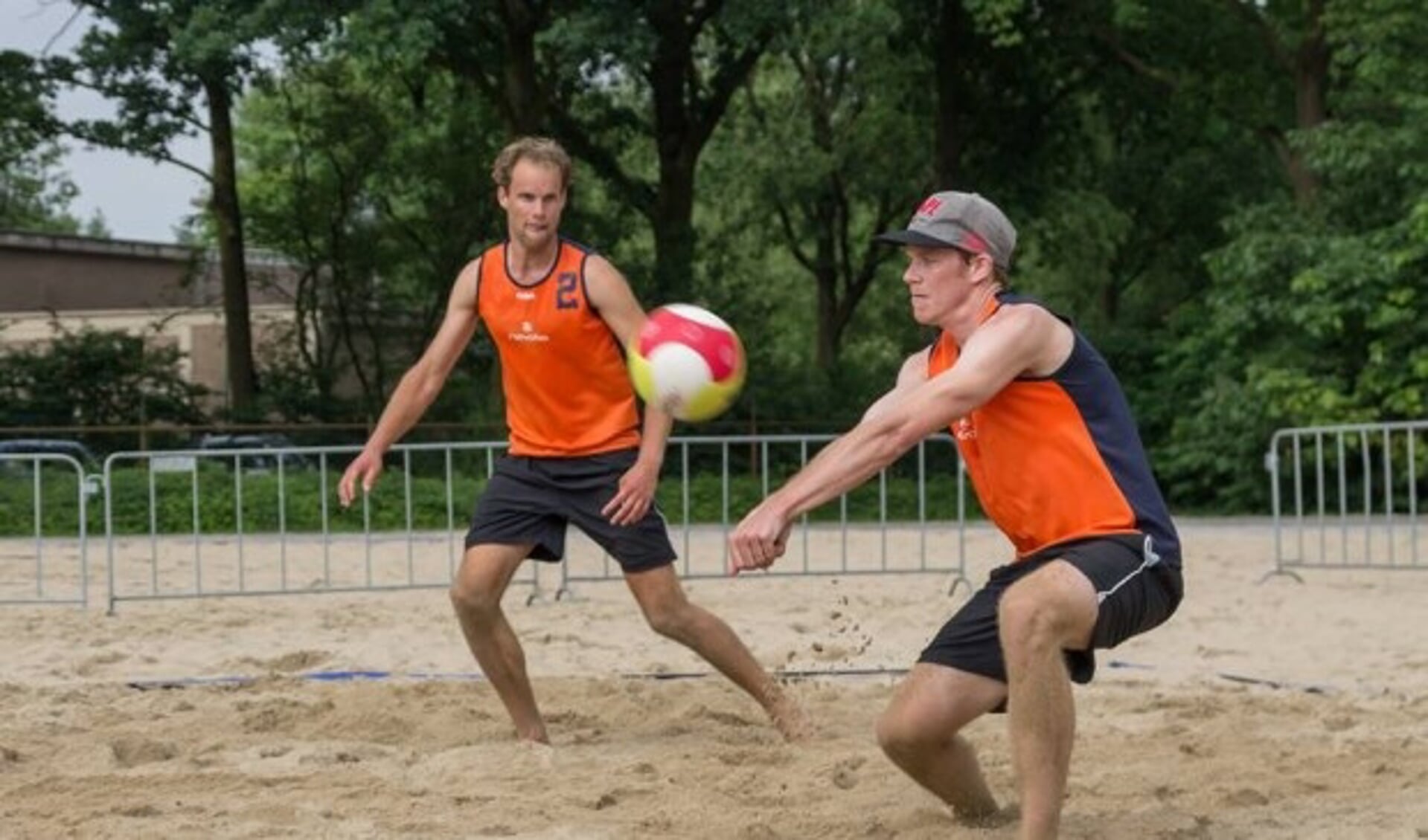 Hidde Uittenbosch en Pepijn Lochtenberg in actie op Irene beach 2016 eredivisie.