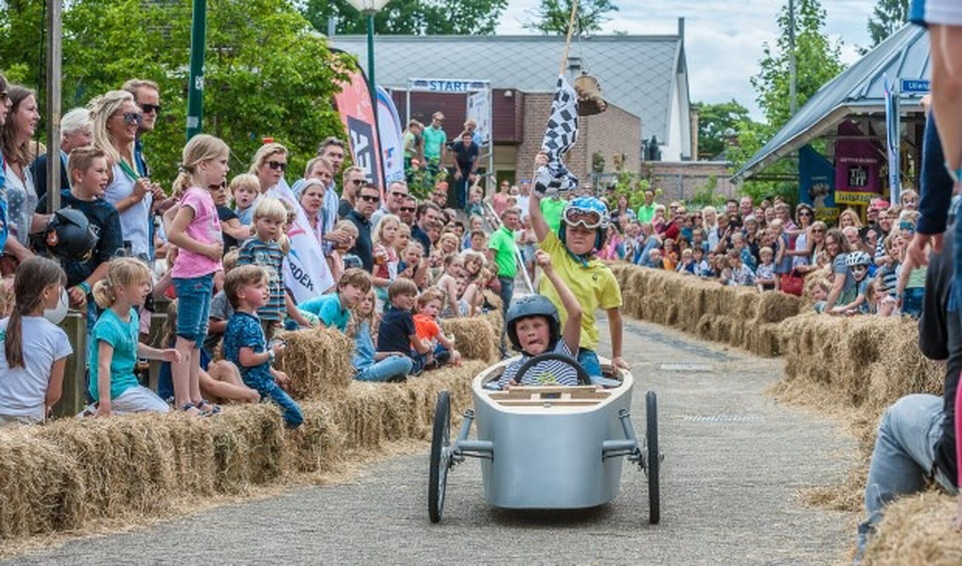 Er gebeuren al een hoop leuke dingen in Bilthoven. Hier een beeld van de Zeepkistenrace van twee weken geleden. FOTO: Hans Lebbe