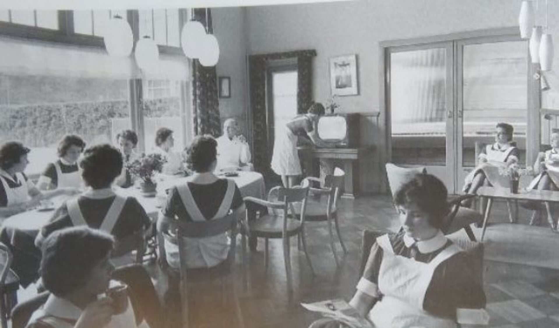 Een oude foto uit het archief van Abrona. Wat zagen de verpleegsters er toen anders uit.