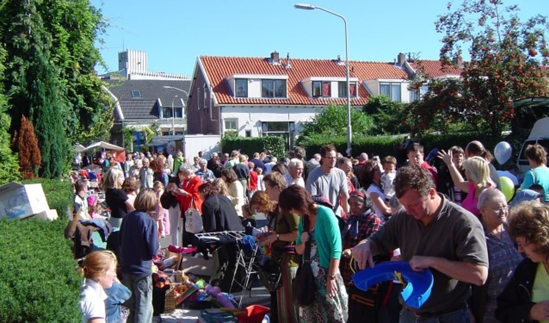 In de Ceresstraat en de Veluviaweg wordt elke jaar de kleedjesmarkt  gehouden.