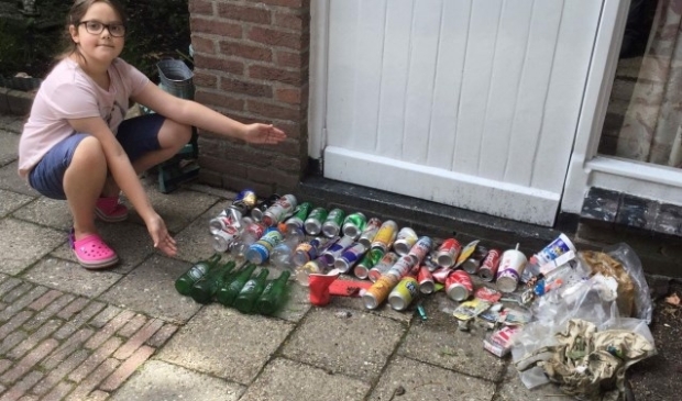 Langzamerhand merkt Lilly dat de hoeveelheid afval op straat, op parkeerplaatsen en in het nabijgelegen bos van Huis ter Heide iets minder wordt.