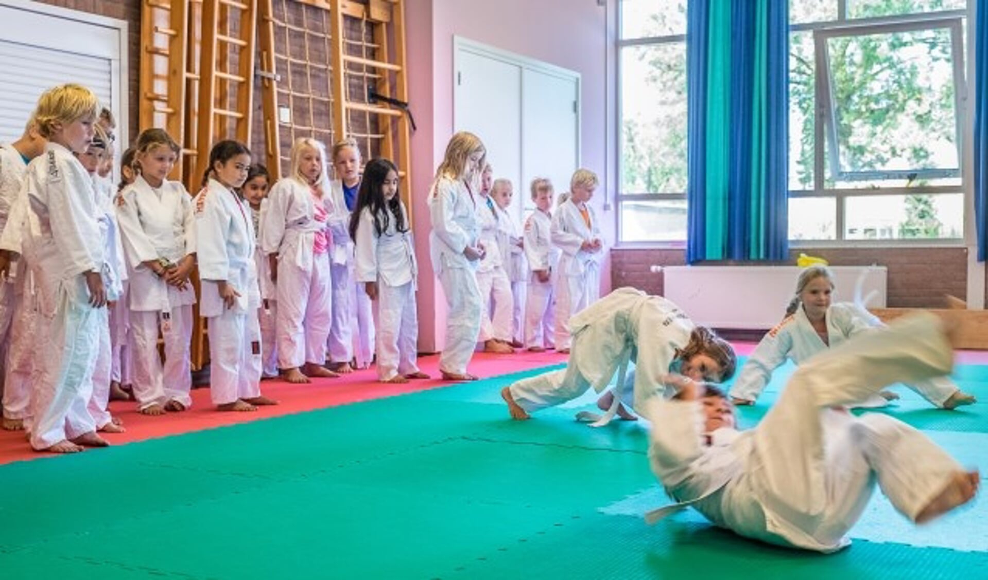 Het judo leert je ook hoe je met elkaar omgaat. 