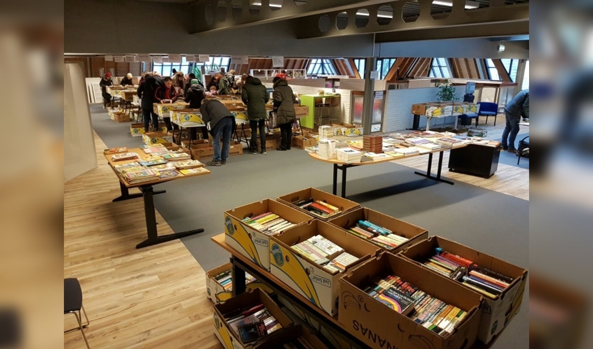 De Lionsboekenmarkt, blijft gewoon gehuisvest in Academiestraat 5. 