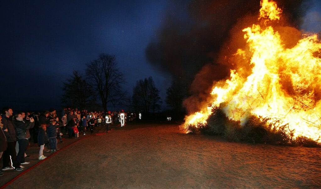 De kerstboomverbranding is een traditie in Monnickendam. 