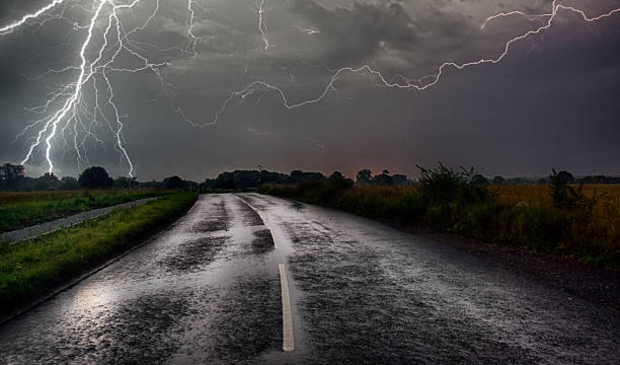 <p>Er worden zware windstoten verwacht en mogelijk onweer.</p>