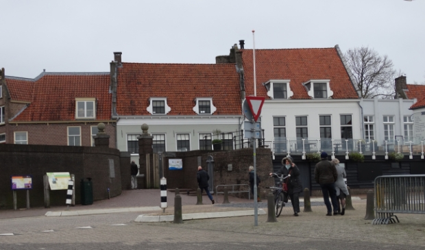 Beermuur met coupure bij haven Wijk bij Duurstede