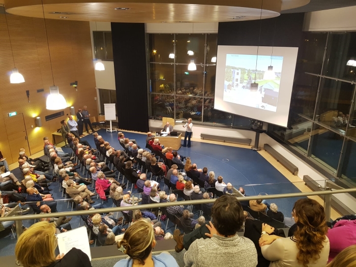 De raadszaal was tot de nok toe gevuld gisteravond