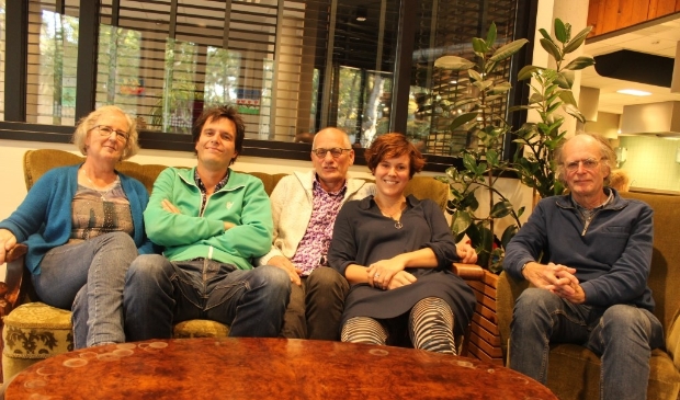 Van links naar rechts: Sera, David, Ton, Willeke en Rein.