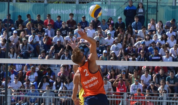 <p>Yorick de Groot is met Oranje door naar de finale van het OKT</p>