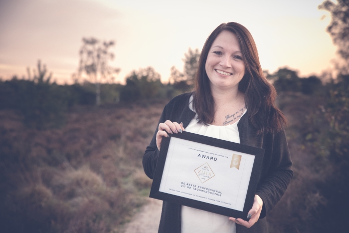 Chantal de Wit met de gewonnen awards