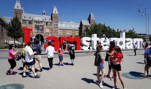 De letters op het Museumplein moeten verdwijnen.