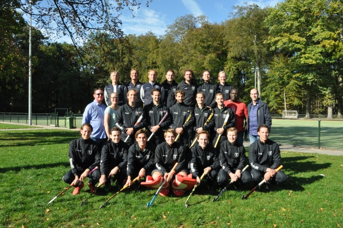 Selectie Shinty Heren 1 met sponsor Restaurant Rebels