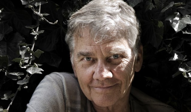Willem Nijholt vertelt twee verhalen uit zijn jeugd.