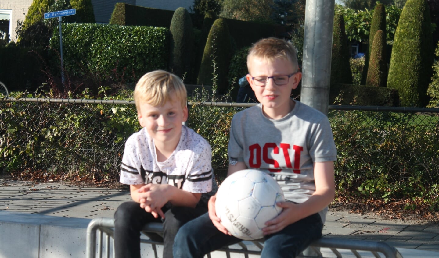 Sem en Michel voetballen graag op het pannaveldje bij de Griftschool sinds ze in groep 3 naast elkaar kwamen te zitten, maar ook zijn ze liefhebbers van gamen.