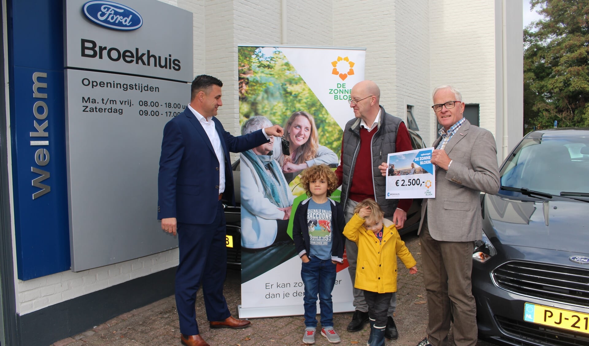 Op de foto vlnr: Roeland Noordenbos, Camiel Verschoore met kleinkinderen Robin en Matisse, en Bert Staal.