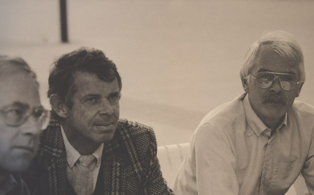 Robert Derks (midden) in 1986 tijdens het ontwerp van Houten