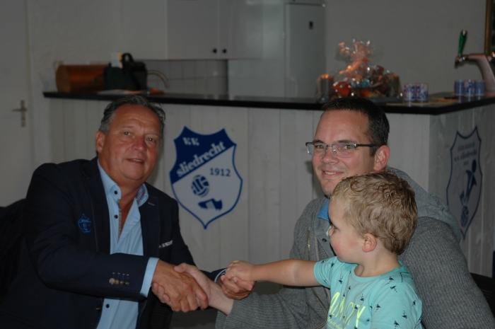Op de foto(vlnr)  Bestuurslid André van Dijk en Bert Westland (met zoon Jack) van Share Logistics BV