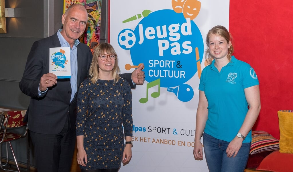De kick-off van de nieuwe Jeugdpas door Wethouder Kees van Dalen, Petra Wolf en Claudia van Mechelen