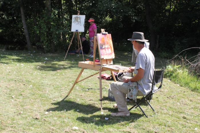 Paul Haring, schilderen in de tuin van Tico