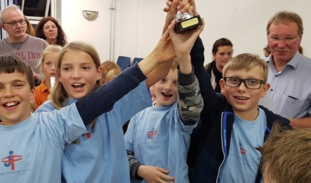 Het winnende team van de Johan Frisoschool. (foto: Marcel Monteba)
