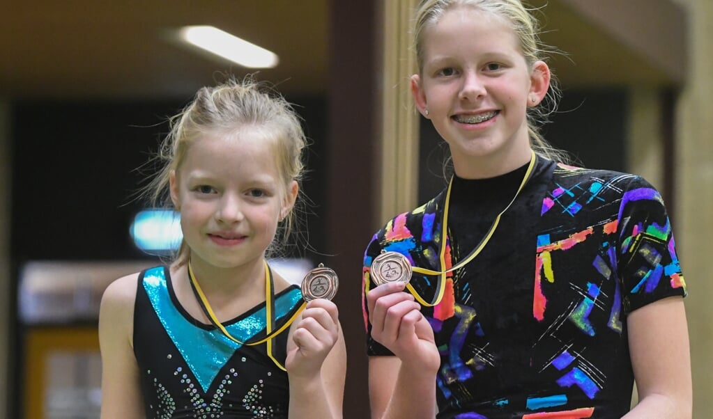 de twee bronzen medaille winnaressen Anna en Ellen