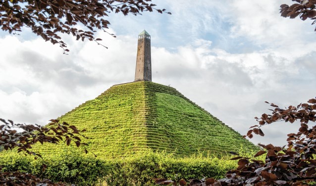 Woudenberg: Pyramide van Austerlitz, Rijksmonument-1804/1894.