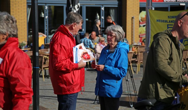 Stichting AED Leusden voert campagne in Leusden. Er is 10.000 euro nodig aan particuliere bijdragen. Iets meer dan een derde is toegezegd.