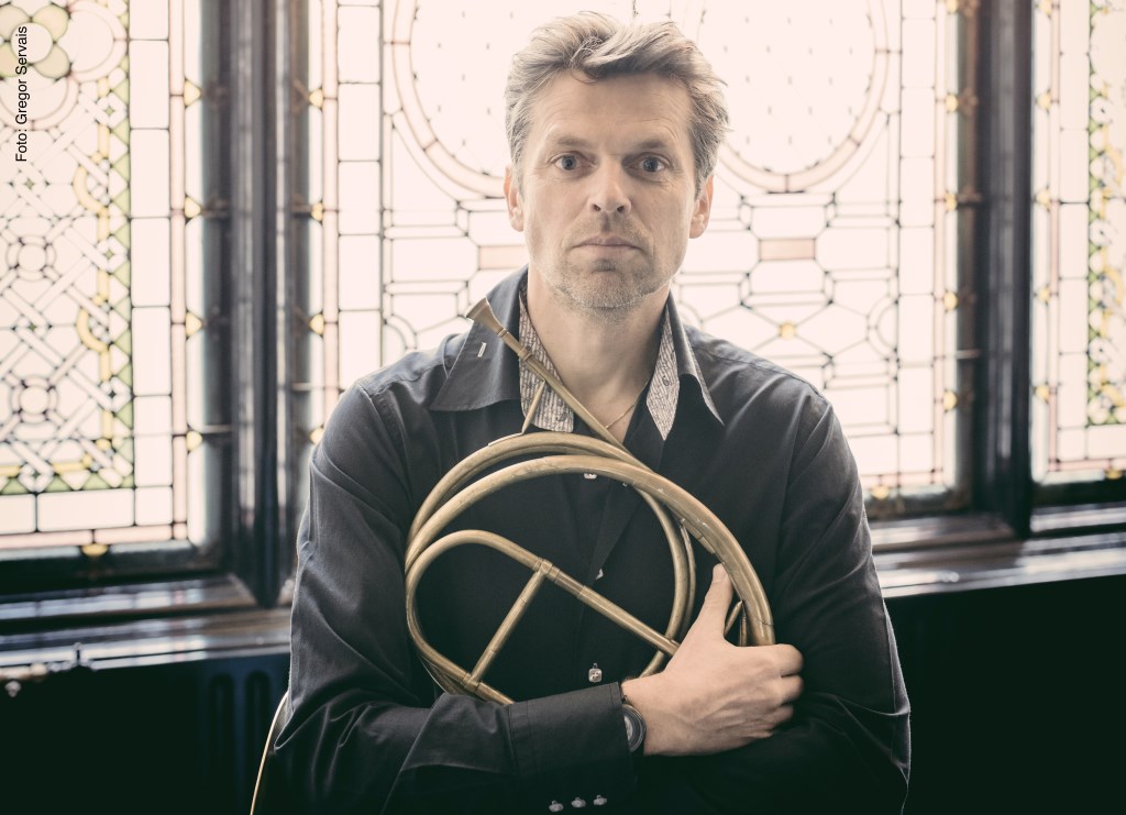 Beluister op zaterdag 24 november persoonlijk getinte hoorntrio's van Brahms en Ligeti.