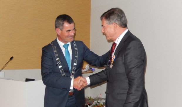 Jules Schagen van Leeuwen is Officier in de orde van Oranje - Nassau