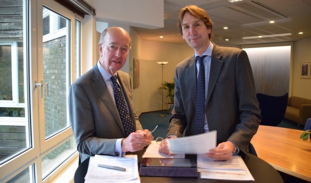 Burgemeester Bas Eenhoorn en wethouder Herbert Raat.