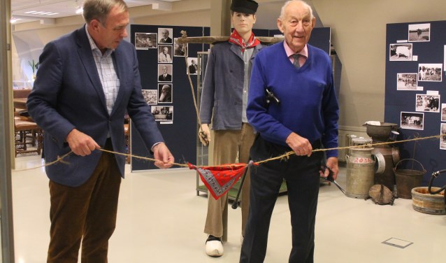Bij de opening van de expositie werd geen lint, maar een koeientouw doorgeknipt.