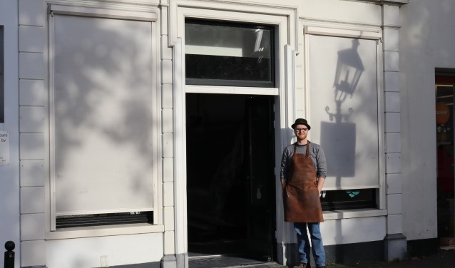 Tim Breeschooten voor de nieuwe winkel.