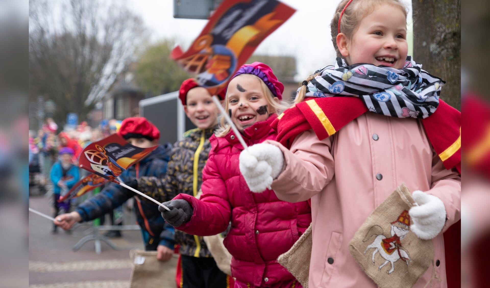 Sinterklaas werd enthousiast welkom geheten door de kinderen uit Doorn.
