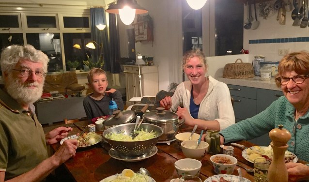 Anne Hollander runt samen met haar moeder Elly Kool tuin(winkel) Brassica in Schalkwijk, waar ze ook zelf graag uit eten.