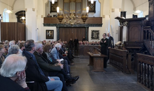 Prof. Dr. Beatrice de Graaf vertelde enthousiast haar verhaal over de rol van Koningin Wilhelmina.