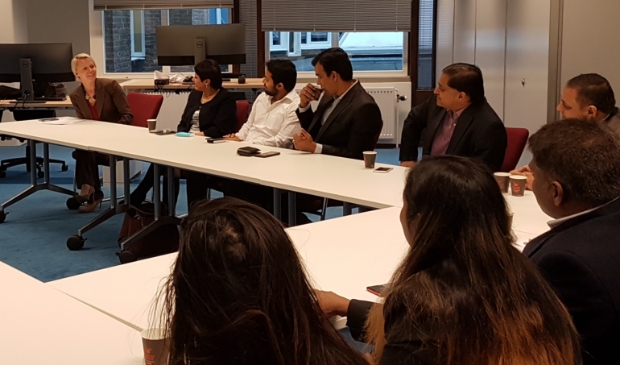 <p>Overleg tussen de gemeente en vertegenwoordigers van de Indiase gemeenschap in 2018</p>