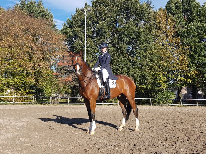Laura Telleman met haar paard Excel.